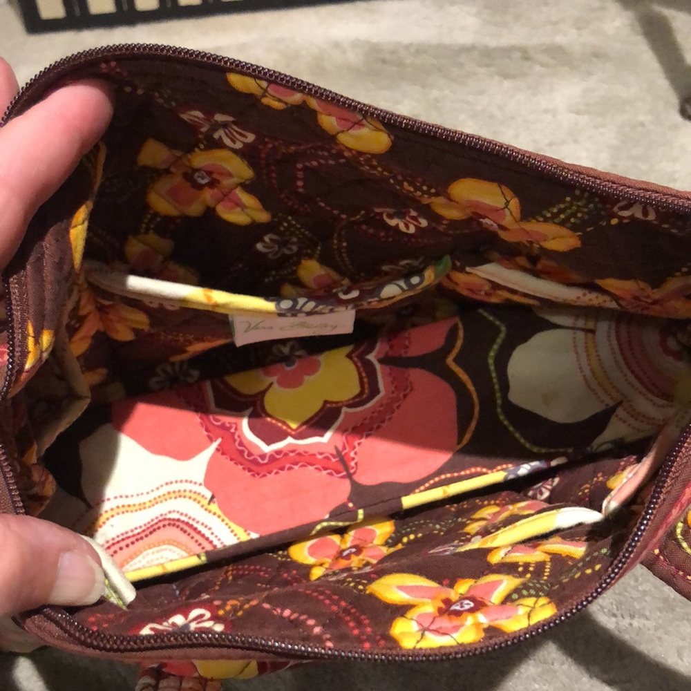 Vera Bradley, small tote/hand bag with zipper closing, and multiple pockets. - Picture 7 of 8